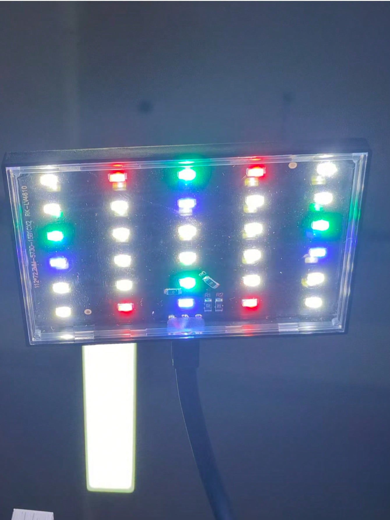 مصباح نمو النباتات المائية كام - مراجعة Marine Aquarium Led Lights وسعره